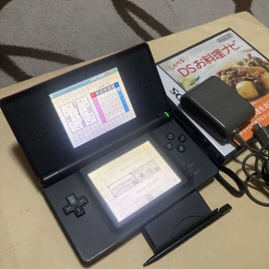 Consola Nintendo DS Lite negra carmesí con cargador de lápiz táctil juegos - Imagen 1 de 10