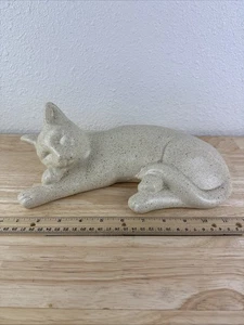 Vintage Keramik realistische schlafende Tabby Katze Kätzchen gesprenkelt MCM Stil Figur - Bild 1 von 9