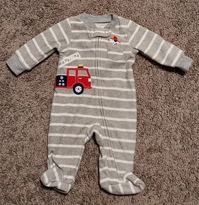 Jungen Größe Neugeborene Carters Schlafanzug Pyjama mit Fuß Feuerwehrauto Hund EUC - Bild 1 von 1