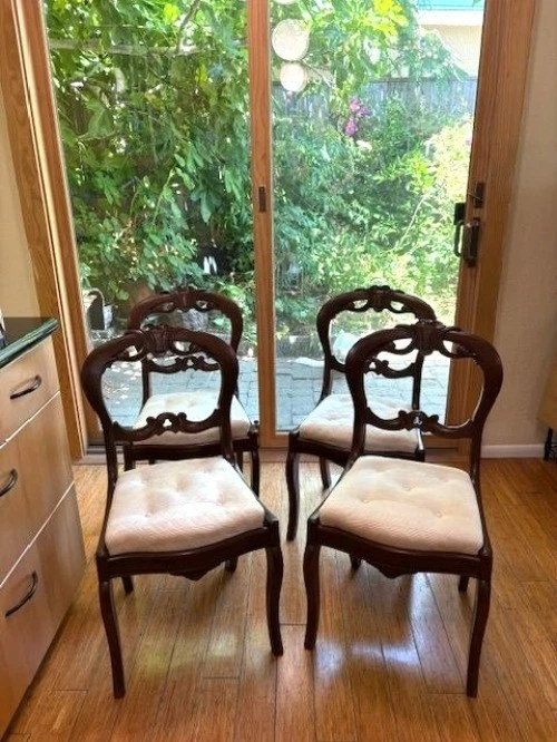 4 sillas resistentes antiguas talladas tapizadas de madera dura Empire con respaldo de globo - $745.00 Foto 1 de 4