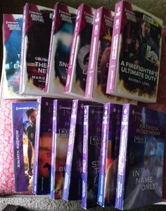 Paquete de 13 libros de intriga y suspenso romance arlequín. Paquete #3 - Imagen 1 de 7