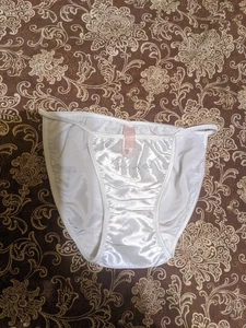 Vintage Victoria's Secret Satin Second Skin String Bikini Höschen Größe Medium - Bild 1 von 8