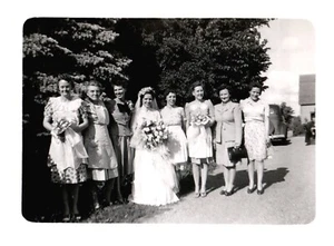 BRIDE AND LADIES FRIENDS & FAMILY,COBDEN,IL,1942.VTG 3.5 x 2.5" PHOTO^9 - Picture 1 of 2