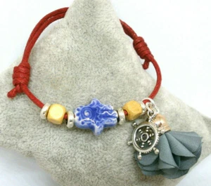 Pulsera "Mano de Fatima " charm amuleto cerámica - cordón rojo - Imagen 1 de 4