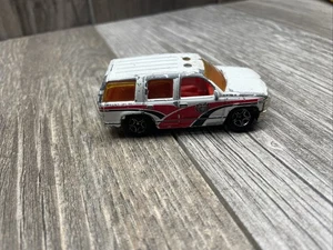 MATCHBOX 1997 CHEVROLET TAHOE 1:67 Wheels Roll - Picture 1 of 10