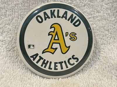 Botón Pinback Blanco 2 1/4 Pulgadas Oakland Athletics Años 80 DE COLECCIÓN, ¡SÚPER BONITO! Foto 1 de 2