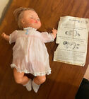 Vintage 1960er Jahre ideal winzige Daumenpuppe Baby Puppe rosa Original Kleid & Papierkram - funktioniert