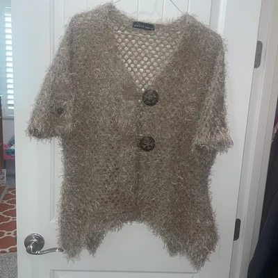 Cárdigan peludo tostado estilo cascada frente abierto dos botones grandes elegantes Foto 1 de 4