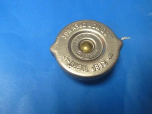 radiator cap N.O.S.16 pound,for 1973-1979 all Mopar models.3781830 - Imagen 1 de 2