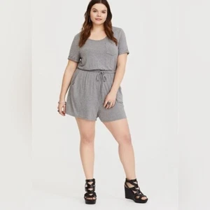 TORRID melierter grauer Jersey Strick Strampler Gr. 2X Damen plus Einteiler Shorts - Bild 1 von 11