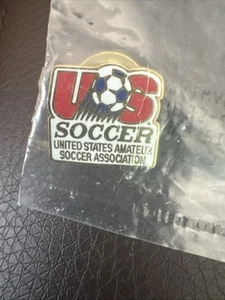 Prendedor de fútbol de EE. UU. Asociación de fútbol amateur de los Estados Unidos tamaño de un centavo nuevo de Lote Antiguo - Imagen 1 de 1