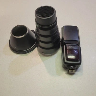 Neewer Flash  NW550 Camera Speedlite Suitable For Canon Nikon Panasonic - Image 1 of 4