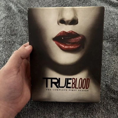 True Blood - The Complete First Season (DVD, 2009, 5-Disc Set) - Image 1 of 4