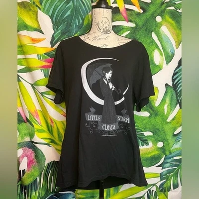 Camiseta informal de Halloween Wednesday Addams para adultos 2X “Little Storm Cloud” con gráficos de otoño Foto 1 de 4