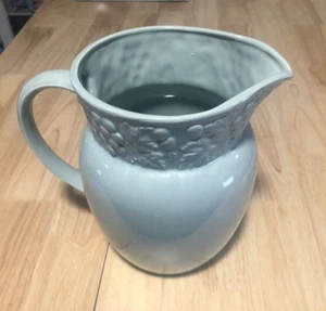 Brocca giapponese con dettaglio vite. Alto 8" - Verde schiuma di mare, Vintage - Foto 1 di 6
