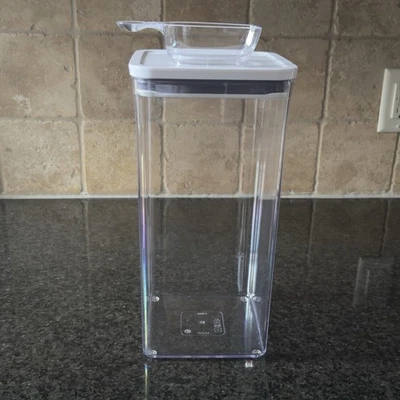 Contenedor POP Good Grips OXO con cuchara - Cuadrado grande alto 6,0 cuartos Foto 1 de 4