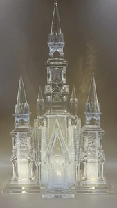 Christian Lacroix 18′′ LED beleuchtete Kathedrale - Acryl Weihnachtsdeko, neu - Bild 1 von 4