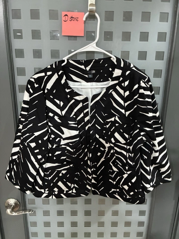 Blazer East 5th Negro Blanco Estampado Geométrico Recortado Damas Botón Talla PXL Foto 1 de 4