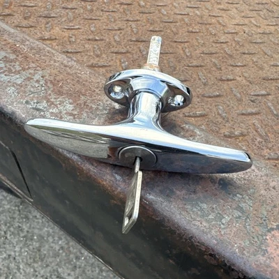 Rear Hatch Lock Handle with Key for 1969-72 Chevy Blazer Jimmy Original GM - Image 1 of 4