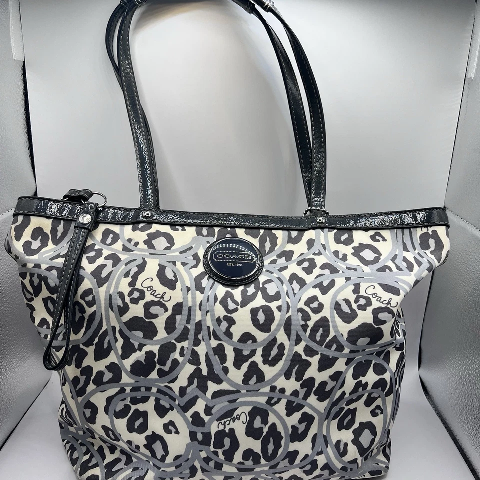 Bolso de Mano Coach Ocelot‎ Gris Estampado de Leopardo Escapada de Hombro Nylon F17973 Foto 1 de 4