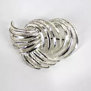 Broche prendedor cinta abstracta tono plata vintage años 90 sin firmar bisutería - Imagen 1 de 2