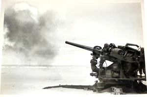 WWII Anti Aircraft Gun Just Fired Allied Occupation Japan 1949 Photo CA1 - Picture 1 of 8