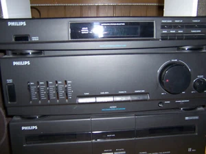 Stereoanlage mit Doppelkassettendeck von Phillips mit 4 Lautsprecherboxen - Bild 1 von 4