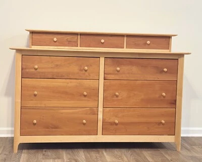 Cómoda Sarah con seis cajones de Copeland Foto 1 de 4