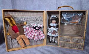Set baule bambola Robert Tonner Betsy McCall Thanksgiving Trunk O' Plenty 8" NUOVO - Foto 1 di 11