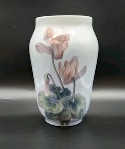 Vintage Royal 2635  Copenhagen Cyclamen Flower & Dragonfly Porcelain Vase 1217  - Picture 1 of 11