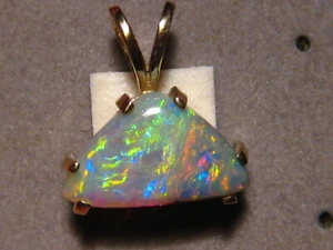 3.1 ct. Black Opal Pendant 14 k yellow gold - Picture 1 of 10