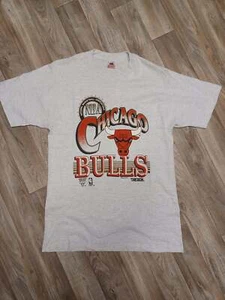 Chicago Bulls T-Shirt Size Large - Picture 1 of 3