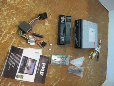 PYLE PLTS77DU  7" SINGLE DIN IN-DASH MOTORIZED TOUCH SCREEN lLCD MONITOR - Image 1 of 4