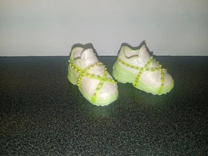 Rainbow High Muñeca Cazador de Jade Verde Blanco Tenis Zapatos de Moda - Imagen 1 de 5