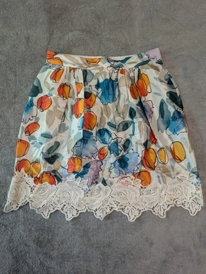 Falda Dolce Gabbana Seda Y Crochet Encaje Floral Acuarela Foto 1 de 4