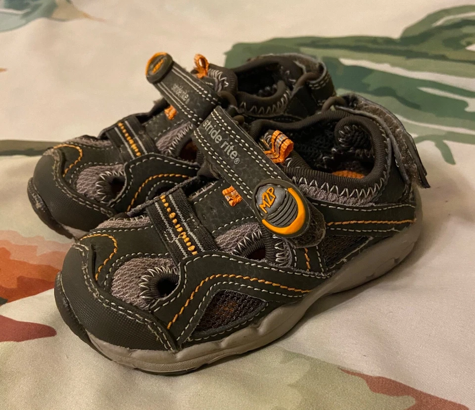 Sandalias de cuero Stride Rite Made 2 Play M2P Soni bebé/niño pequeño talla 5M Foto 1 de 4