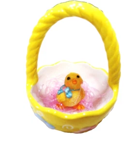 CESTA DE PASCUA DE CERÁMICA AMARILLA DE COLECCIÓN CON FLORES Y PEQUEÑA FIGURA AMARILLA DE POLLO - Imagen 1 de 9