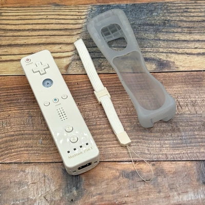 Wiimote Motion 2 in 1 Remote Controller + Case + Wriststrap Nintendo Wii / Wii U - Image 1 of 4