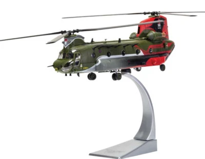 1:72 Corgi Boeing Chinook HC.4 RAF No.18 (B) Squadron Helicopter Diecast Model - Image 1 of 4