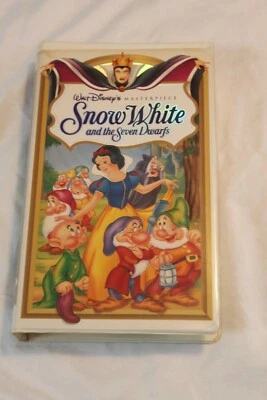 Walt Disney's Snow White and the Seven Dwarfs Masterpiece VHS 1524 Clamshell - Image 1 of 4