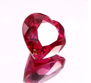 Pietra preziosa sfusa rosso birmano certificata 24,45 ct forma cuore naturale impeccabile - Foto 1 di 5