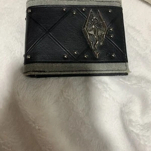 The Elder Scrolls skyrim bifold wallet. - Picture 1 of 5