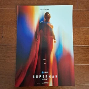 Mini póster de Superman 2025 volante de película Japón NUEVO James Gunn Nicholas Hoult - Imagen 1 de 2
