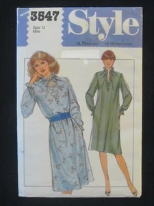 STYLE PATTERN - 3547 LADIES PULLOVER DRESS FLARED NECK FLOUNCE SIZE 12 UNCUT - Bild 1 von 2