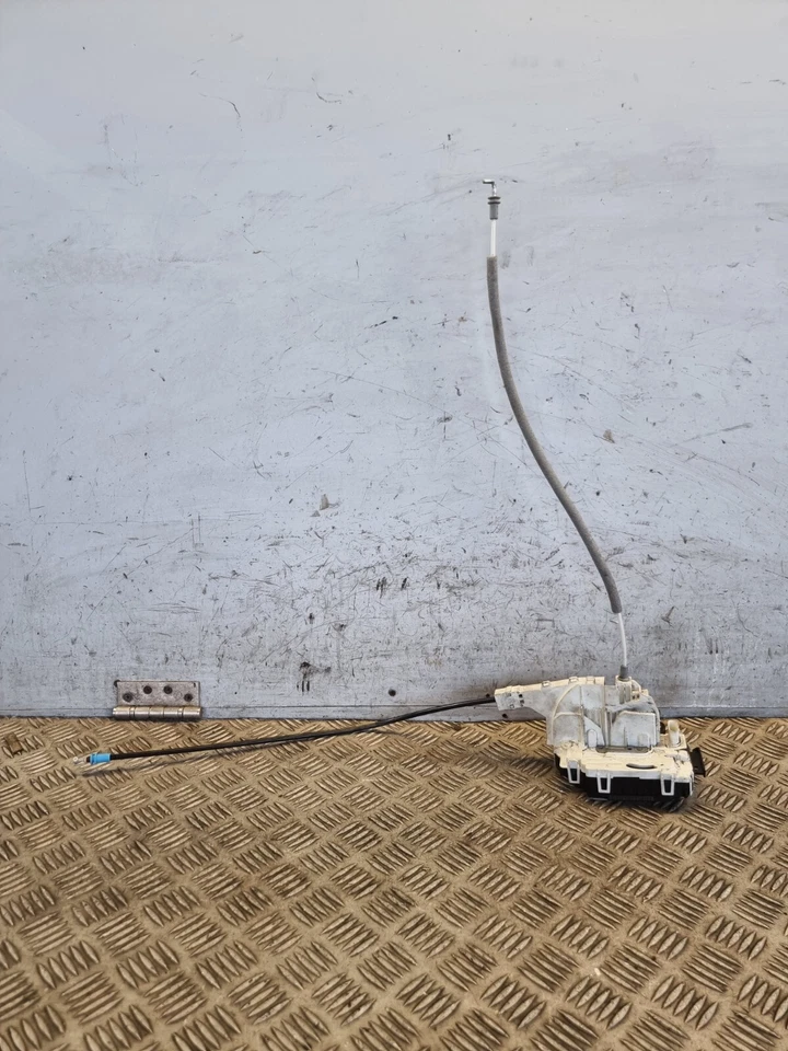 Cierre de puerta Volkswagen Crafter A9067201435 cerca del lado izquierdo 2,5 L DSL 2008 Foto 1 de 4