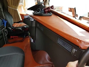 Armaturenbrettabdeckung personalisiert passend für LKW Volvo FH4 - Bild 1 von 3