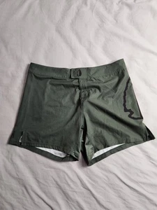 Tachuntfish THF Shorts Mens Size Large Dark Green Lightweight Performance EUC - Picture 1 of 10