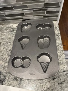 Wilton Mini Kuchenform ~ 6 Sommerformen: Eistüten, Flip Flops, Sonnenbrille - Bild 1 von 2