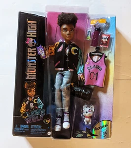 NUOVO Monster High Clawd Wolf Boy Doll 2023 con cane e accessori Rockseena - Foto 1 di 2
