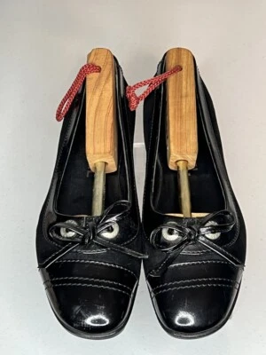 Zapatos de salón Chanel negros de gamuza y charol con tacones de gatito talla 36,5 Foto 1 de 4